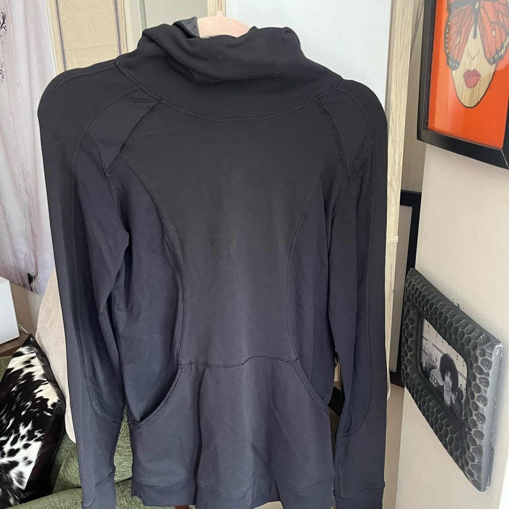 Lululemon pullover with hood